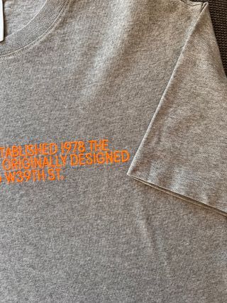 T-Shirt Calvin Klein Cinzenta | M | Algodão |