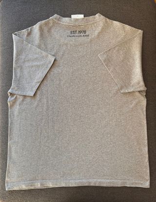 T-Shirt Calvin Klein Cinzenta | M | Algodão |