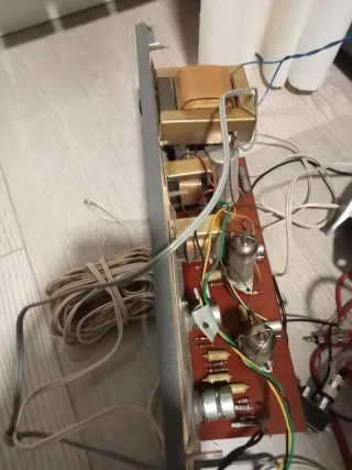 Amplificador estéreo guitarra con 2 válvulas PCL86