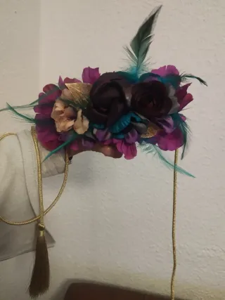 Complemento fiesta flores y plumas. Cinturón