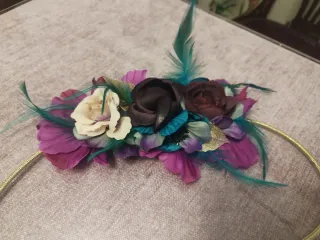 Complemento fiesta flores y plumas. Cinturón