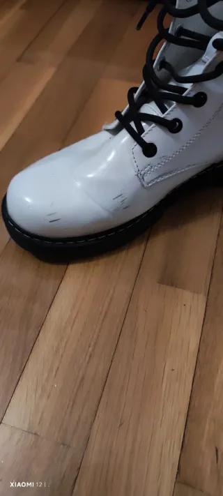 Botines blancos con cordones