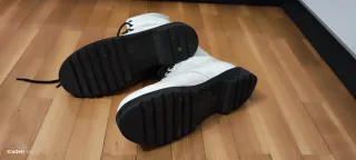 Botines blancos con cordones