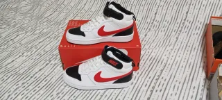 Zapatillas Nike Blancas y Rojas