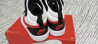 Zapatillas Nike Blancas y Rojas