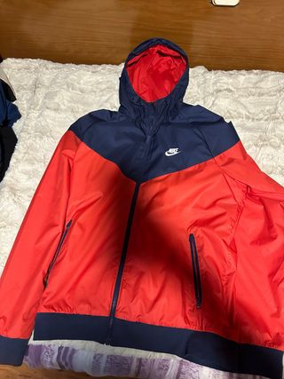 Chaqueta Nike Roja y Azul con Capucha