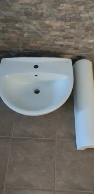 Lavabo Roca con pie de porcelana blanco