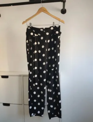 Pantalones Stradivarius lunares tiro alto