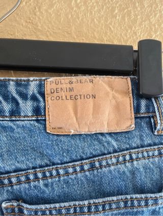 Pantalón vaquero tiro alto con raya lateral