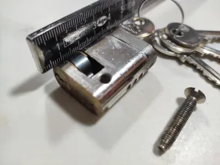 Bombín ISEO 10x30mm (recortado) + 4 llaves