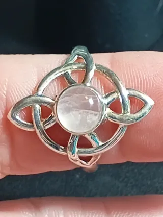 Anillo Plata Ley nudo de bruja cuarzo rosa