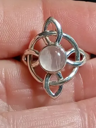 Anillo Plata Ley nudo de bruja cuarzo rosa