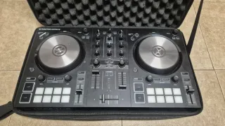 Controlador DJ Traktor Kontrol S2 MK3