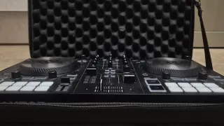 Controlador DJ Traktor Kontrol S2 MK3
