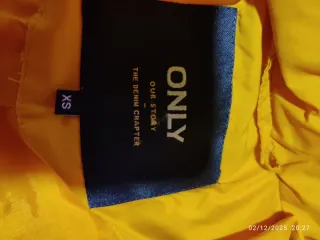 Cazadora Only amarilla, caliente y cómoda