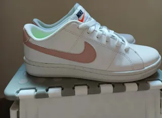 Zapatillas Nike Court Royale Blancas y Rosas