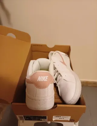 Zapatillas Nike Court Royale Blancas y Rosas