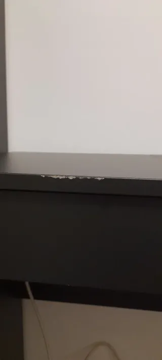 Tocador IKEA Negro con Compartimento Rojo