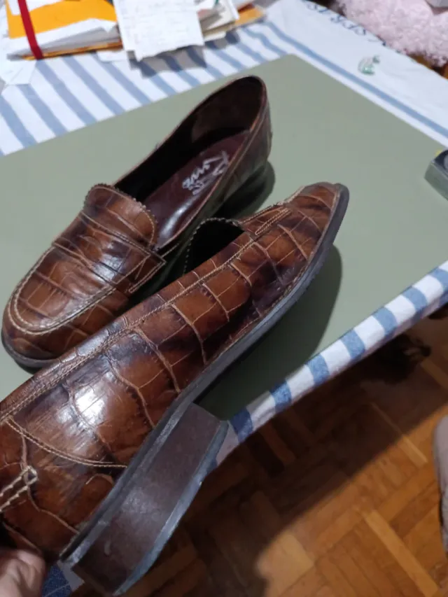 Mocasines de piel labrada mujer