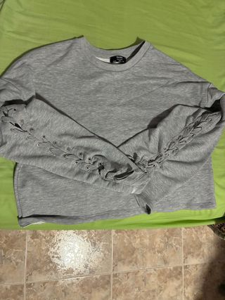 Sudadera Bershka gris con trenzado