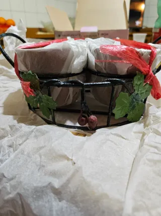 Fioriere in ferro battuto e terracotta dipinte a m