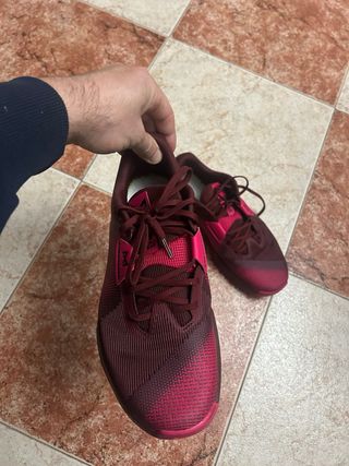 Zapatillas de crossfit rosas y rojas