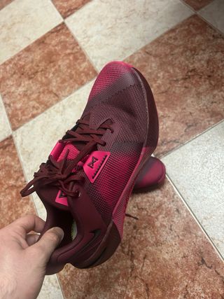 Zapatillas de crossfit rosas y rojas