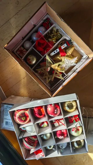 Caja adornos Navidad y luces