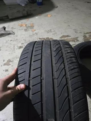 Neumáticos 235/50R18 97W casi nuevos y 255/45r18