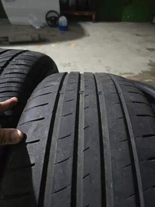 Neumáticos 235/50R18 97W casi nuevos y 255/45r18