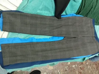 Pantalones de pinzas Talla L/40. Precio todos.3'5