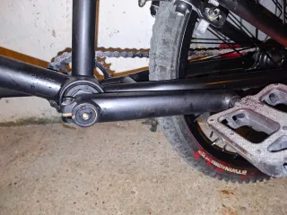 Bicicleta BMX Roja y Negra