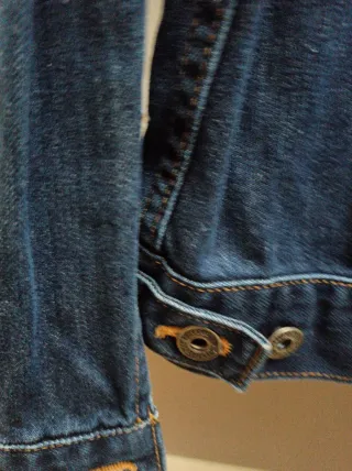 Chaqueta de Levis azul en primeras condiciones nue