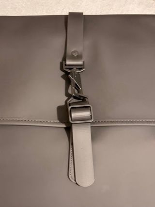 Borsa tracolla Rains antipioggia porta PC nera