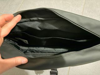 Borsa tracolla Rains antipioggia porta PC nera