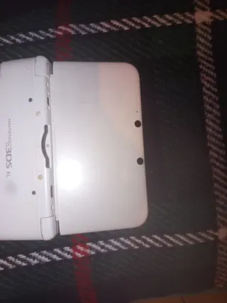Nintendo 3DS XL Blanca + Cargador