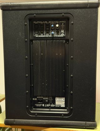 Subwoofer Behringer B1500D Pro Activo Negro