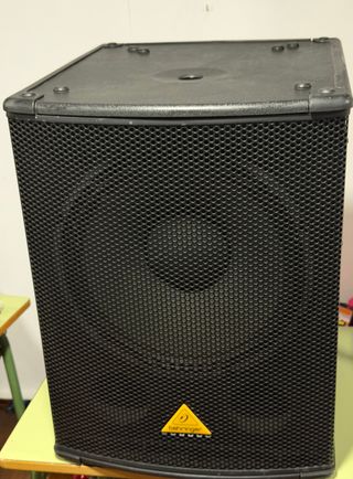 Subwoofer Behringer B1500D Pro Activo Negro