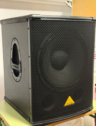 Subwoofer Behringer B1500D Pro Activo Negro