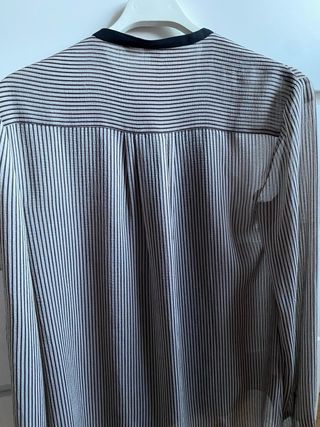 Blusa Rachel Roy Rayas Finas Negra Beige