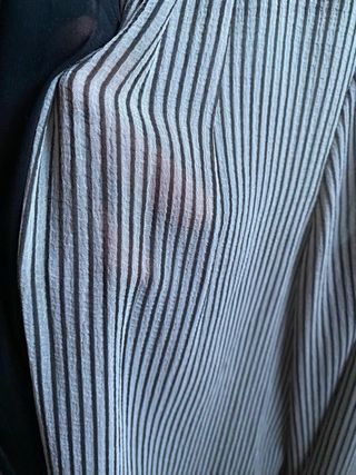 Blusa Rachel Roy Rayas Finas Negra Beige