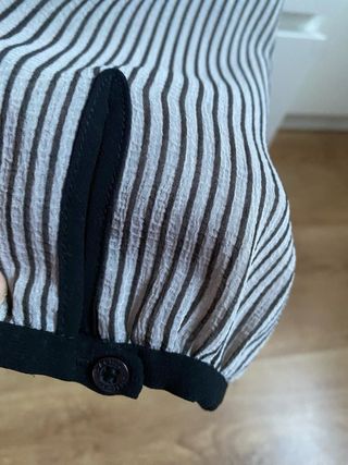 Blusa Rachel Roy Rayas Finas Negra Beige