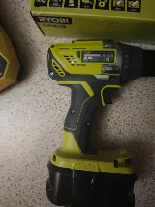 Taladro RYOBI 18V con Batería y Cargador