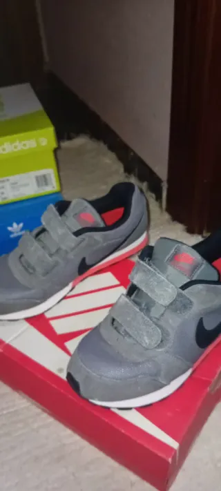 Zapatillas Nike Grises originales Niño/Niña del 34