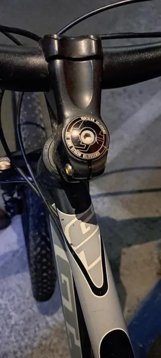 Bicicleta GT Avalanche Negra marca Shimano