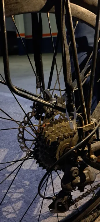 Bicicleta GT Avalanche Negra marca Shimano