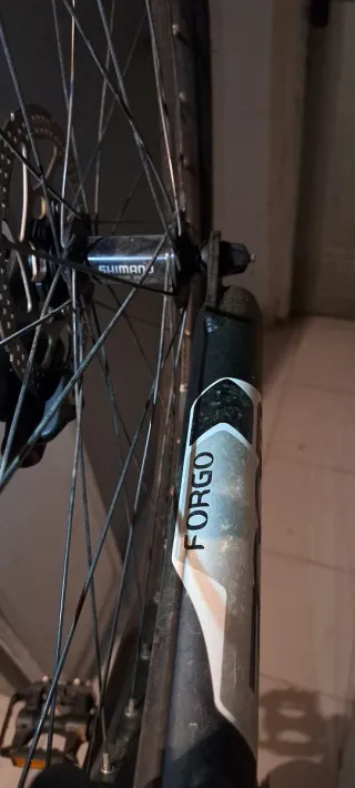 Bicicleta GT Avalanche Negra marca Shimano