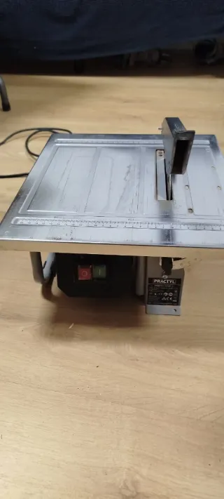 Sierra de mesa corta azulejos