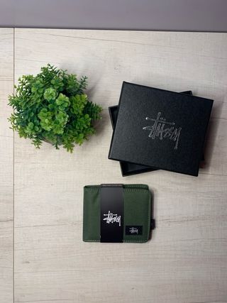 Cartera Stüssy Verde y Negra