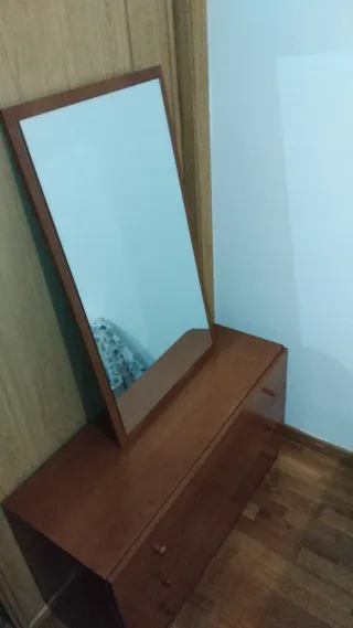 Juego de Cómoda con espejo+mesita de noche
